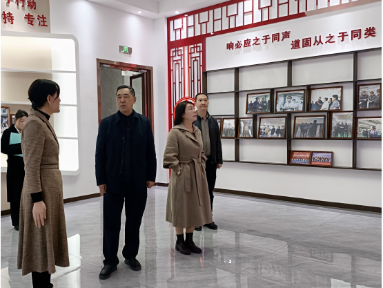 實(shí)地走訪企業(yè) 助力企業(yè)發(fā)展一一洛陽市人大副主任徐新、工信局副局長衛(wèi)樹紅一行蒞臨鴻元軸承調(diào)研